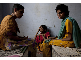  “Violence againts Women” photo exhibition runs in Valencia-img2