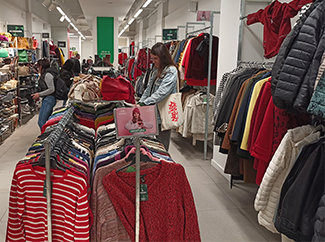 Nova botiga Humana de roba usada a Barcelona, la número 57 a Espanya-img2