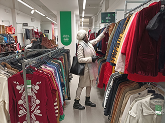 Nova botiga Humana de roba usada a Barcelona, la número 57 a Espanya-img3