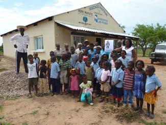 Millorant les condicions de vida de 150 orfes i òrfenes de Djonasse, a Moçambic-img1