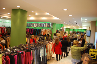 Humana abre su octava tienda de  ropa de segunda mano en Madrid  para cooperación al desarrollo-img2