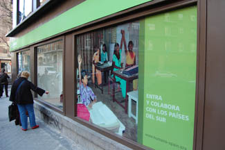 Tenth store in Madrid used clothing for cooperation-img1