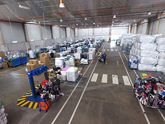 40,000 kg of used clothing prepared for reuse every day in Leganés-img1