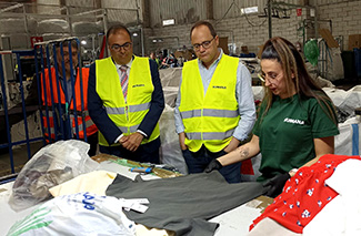 César Luena highlights the importance that the EU attaches to textiles, during his visit to Humana-img3