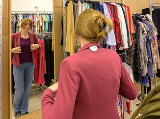 Buying secondhand clothes avoids the annual consumption of millions of new garments in Spain-img2