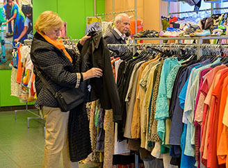 Buying secondhand clothes avoids the annual consumption of millions of new garments in Spain-img3