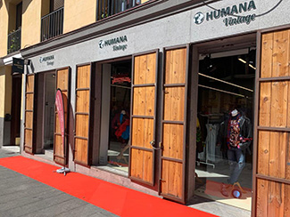 Humana inaugura tienda vintage en la Plaza de San Miguel, en Madrid, junto a la Plaza Mayor-img2