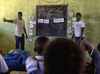 Afrontando la escasez de profesores de primaria en el medio rural de África-img3
