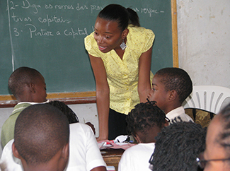 Afrontando la escasez de profesores de primaria en el medio rural de África-img1