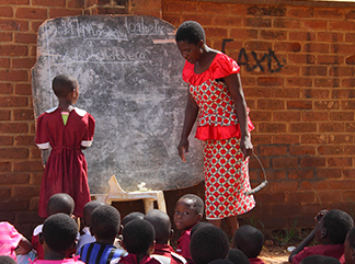Afrontando la escasez de profesores de primaria en el medio rural de África-img2