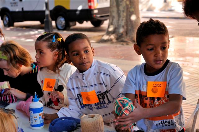 Approximately 1,000 children have participated in the project to raise awareness about the MDGs through puppets-img1