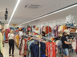 Humana abre su primera tienda de moda vintage en Andalucía-img2