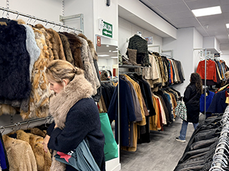Humana abre su primera tienda de ropa de segunda mano de 2026 en Granada-img2