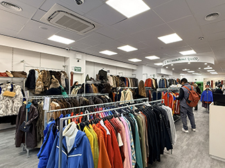 Humana abre su primera tienda de ropa de segunda mano de 2026 en Granada-img3